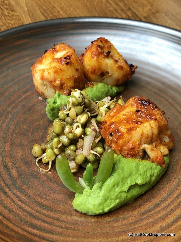 Riwaz Beacsfield Tandoor密封Scotti扇贝、Lentil沙拉、Spictebrocoli Puree